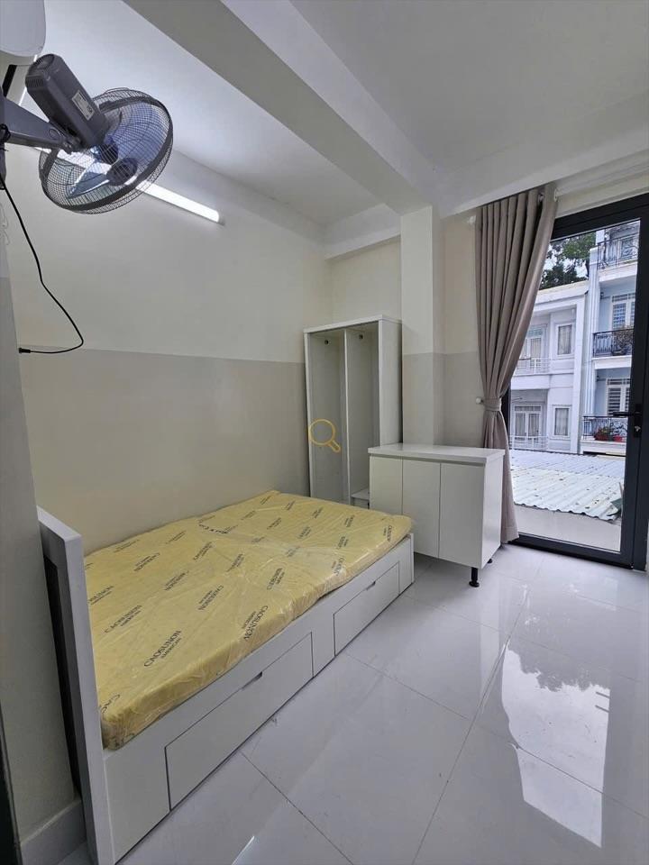 PHÒNG FULLY FURNISHED WITH BALCONY