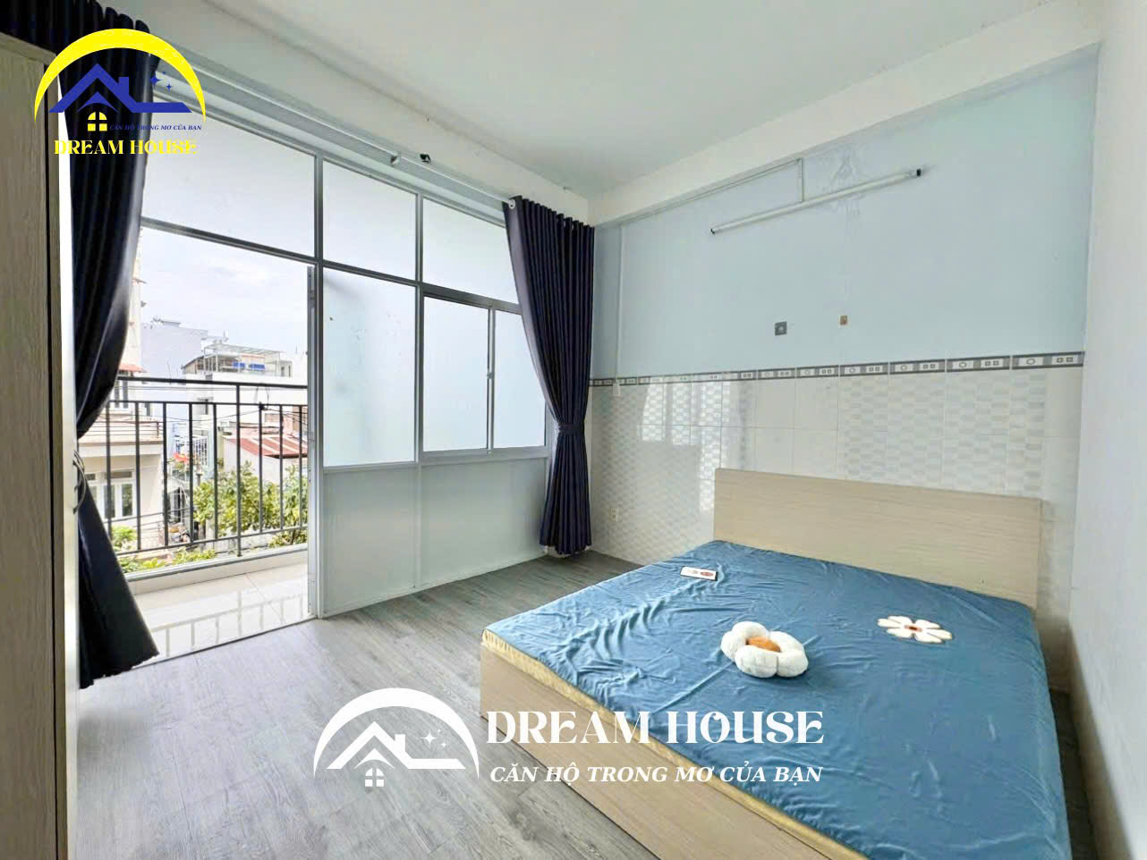 STUDIO 1 BEDROOM SEPARATE KITCHEN WITH BALCONY