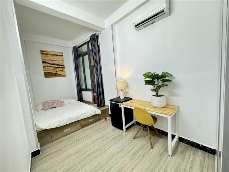 PHÒNG FULLY FURNISHED WITH WINDOW
