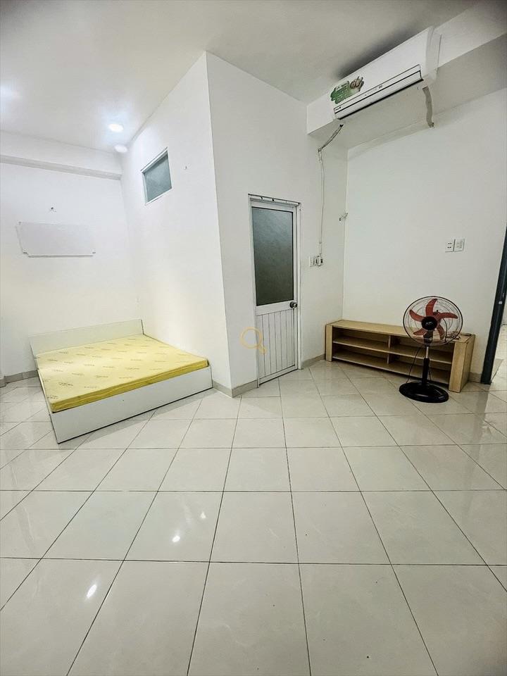 PHÒNG FULLY FURNISHED WITH WINDOW