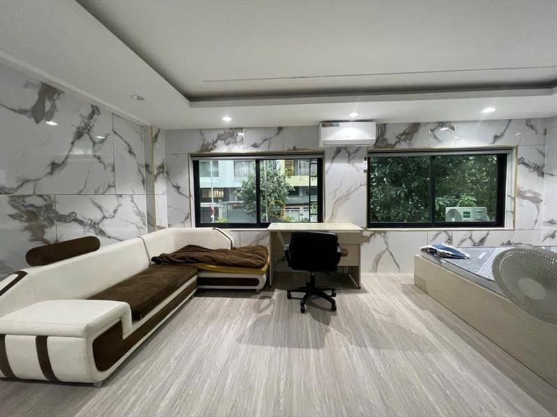 SERVICED APARTMENT FULLY FURNISHED WITH WINDOW