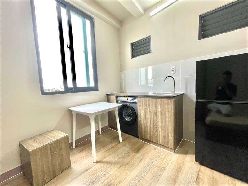 PHÒNG FULLY FURNISHED WITH WINDOW