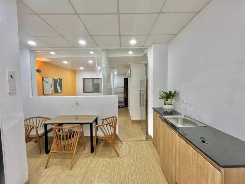 PHÒNG FULLY FURNISHED WITH BALCONY