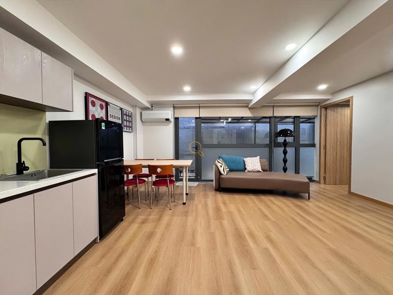 SERVICED APARTMENT FULLY FURNISHED WITH WINDOW