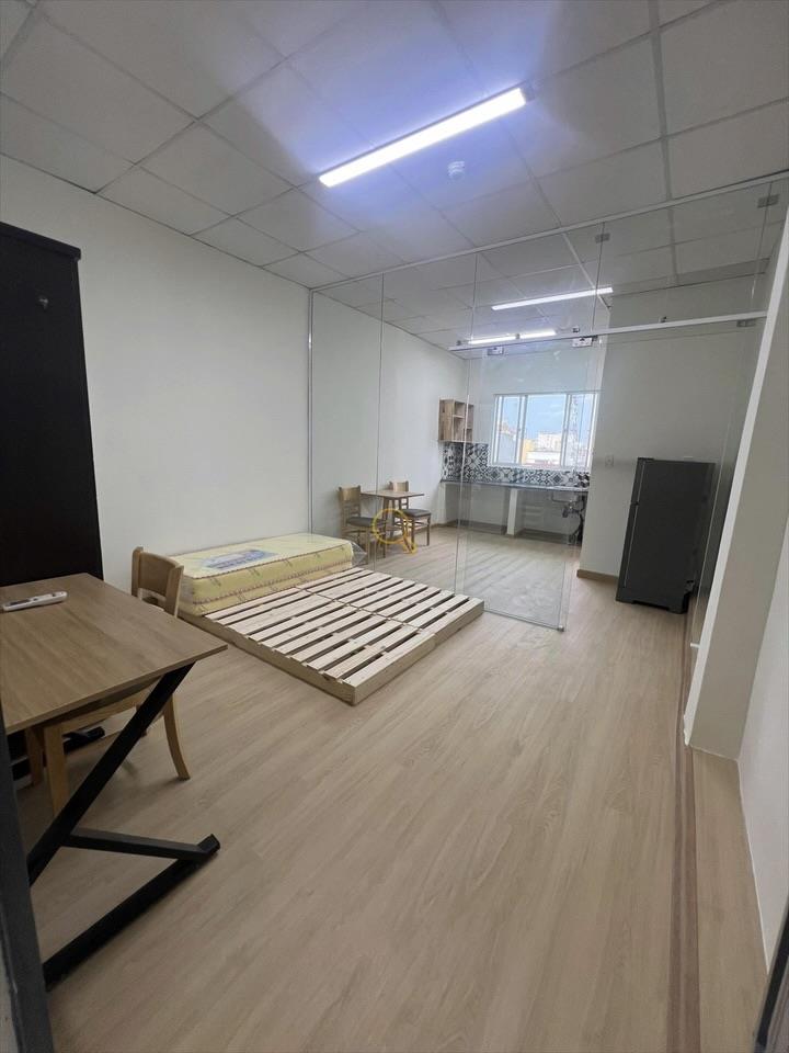 PHÒNG FULLY FURNISHED WITH WINDOW