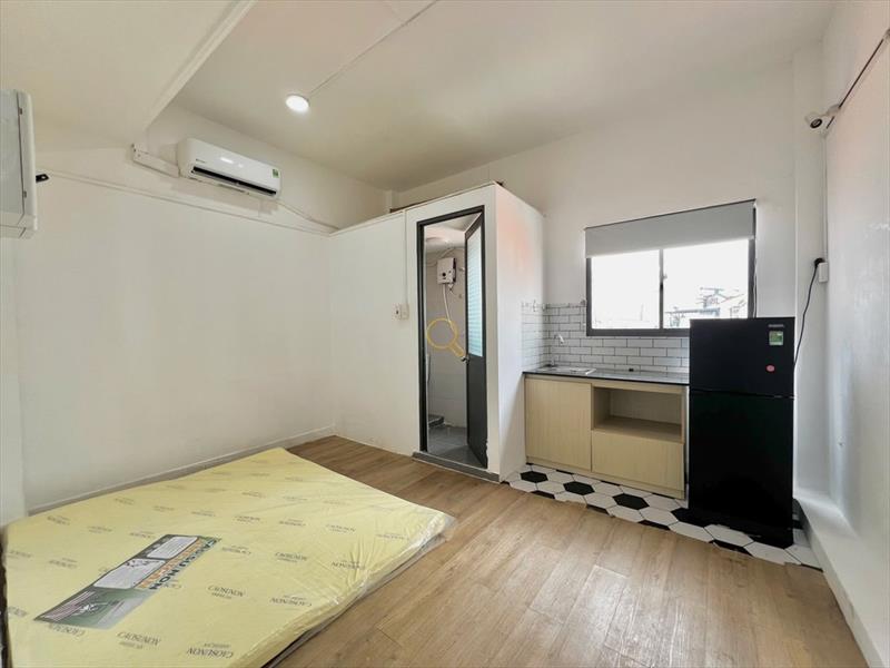 PHÒNG FULLY FURNISHED WITH WINDOW