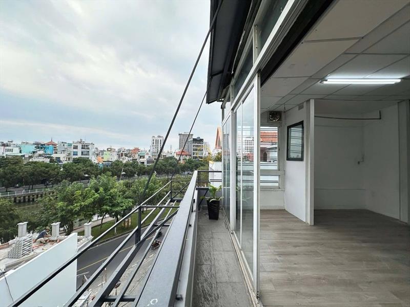 PHÒNG FULL NỘI THẤT CÓ BAN CÔNG