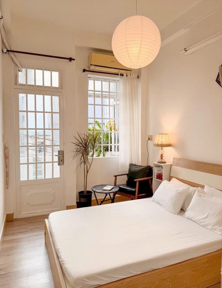 PHÒNG FULLY FURNISHED WITH BALCONY