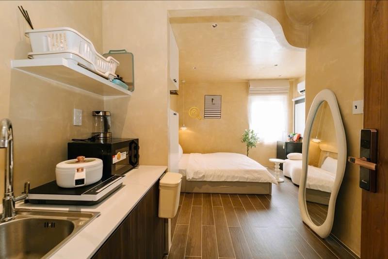 SERVICED APARTMENT FULLY FURNISHED WITH WINDOW