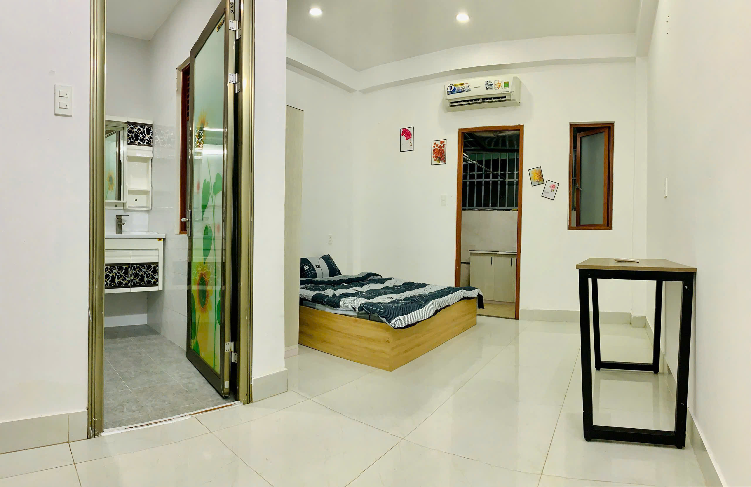 STUDIO BALCONY SEPARATE KITCHEN NGAY HUIT