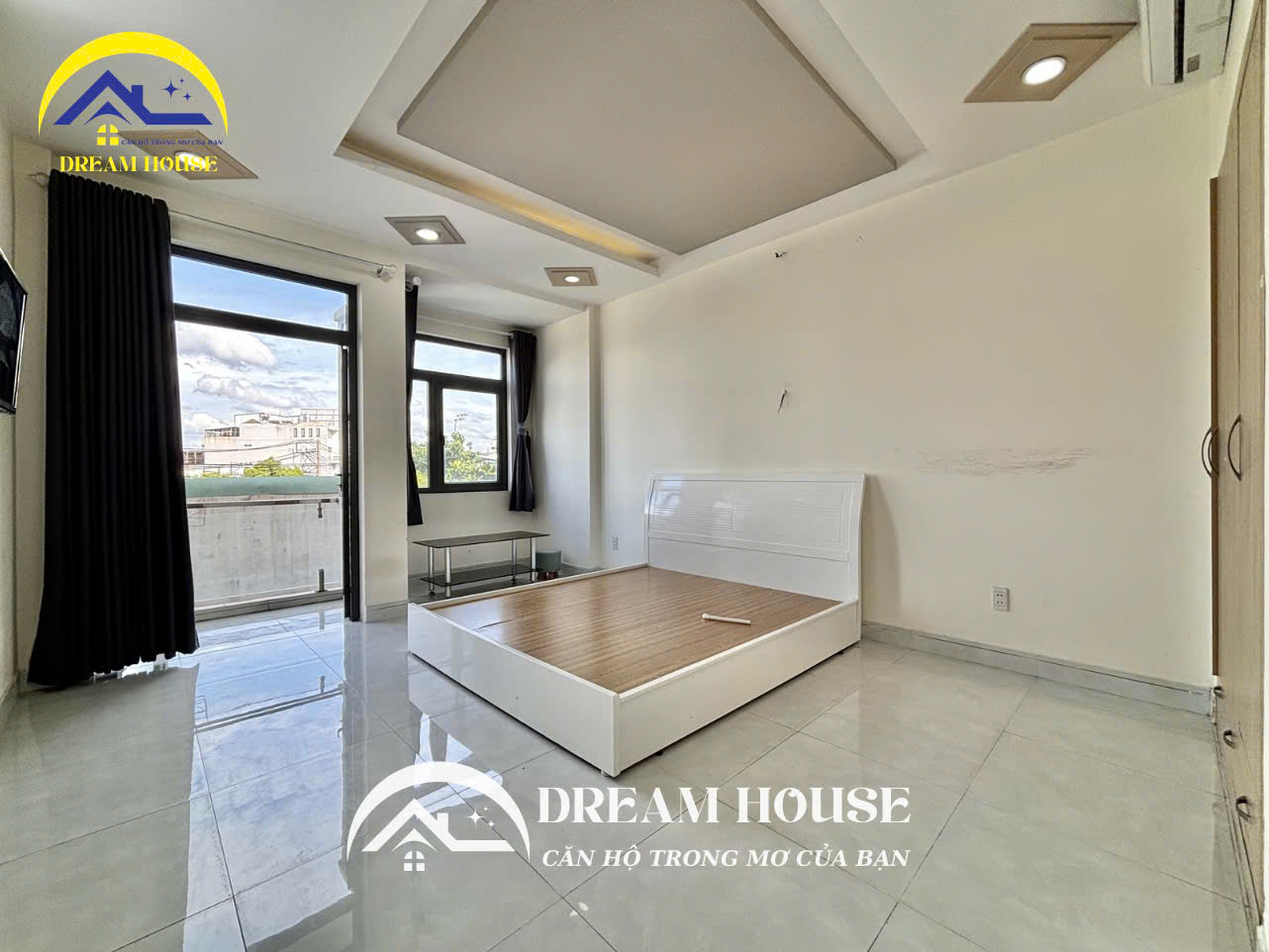 STUDIO BALCONY NGAY HUIT