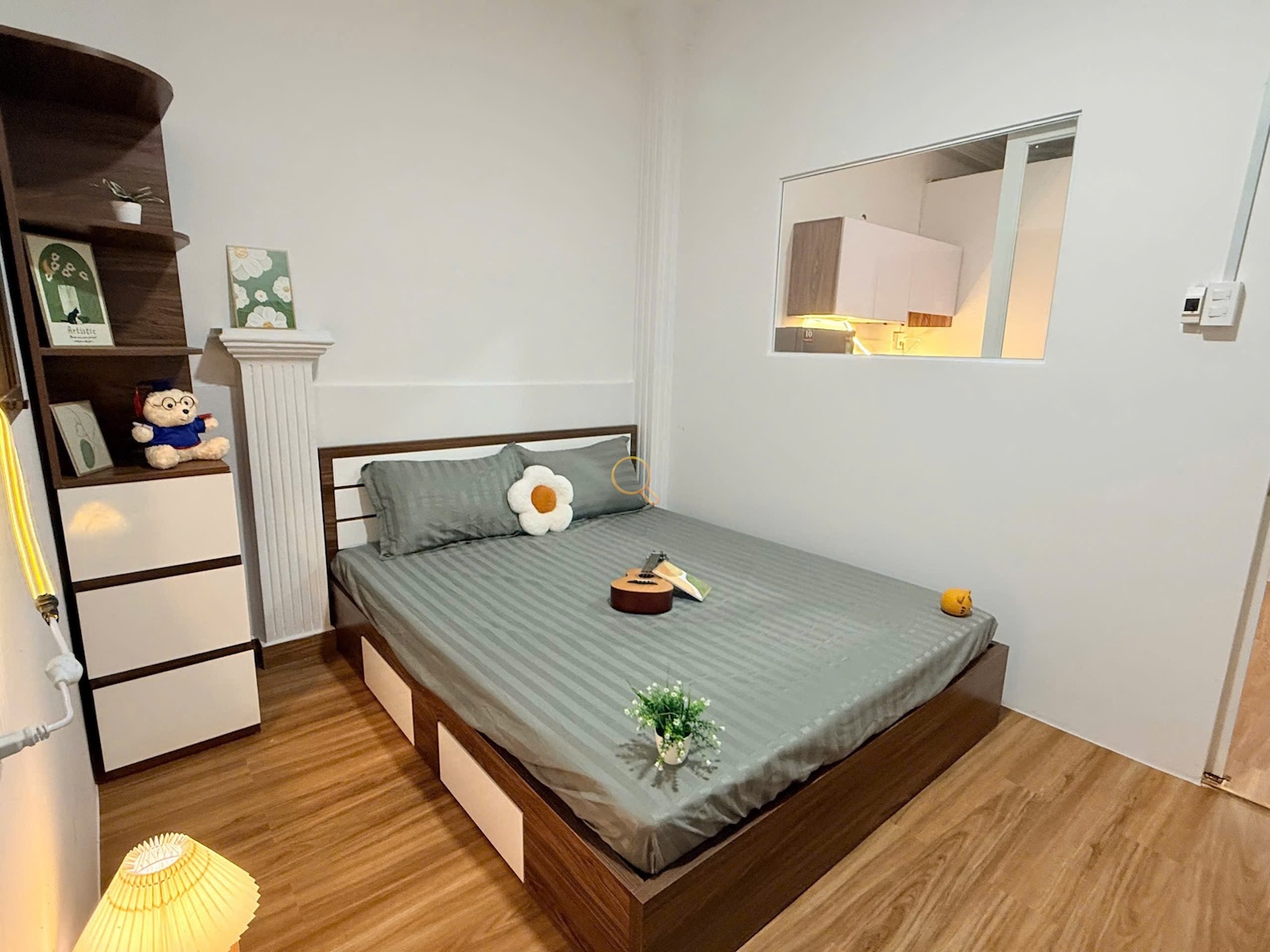 SERVICED APARTMENT FULLY FURNISHED WITH WINDOW