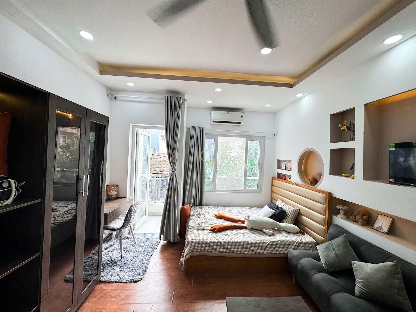 PHÒNG FULLY FURNISHED WITH BALCONY