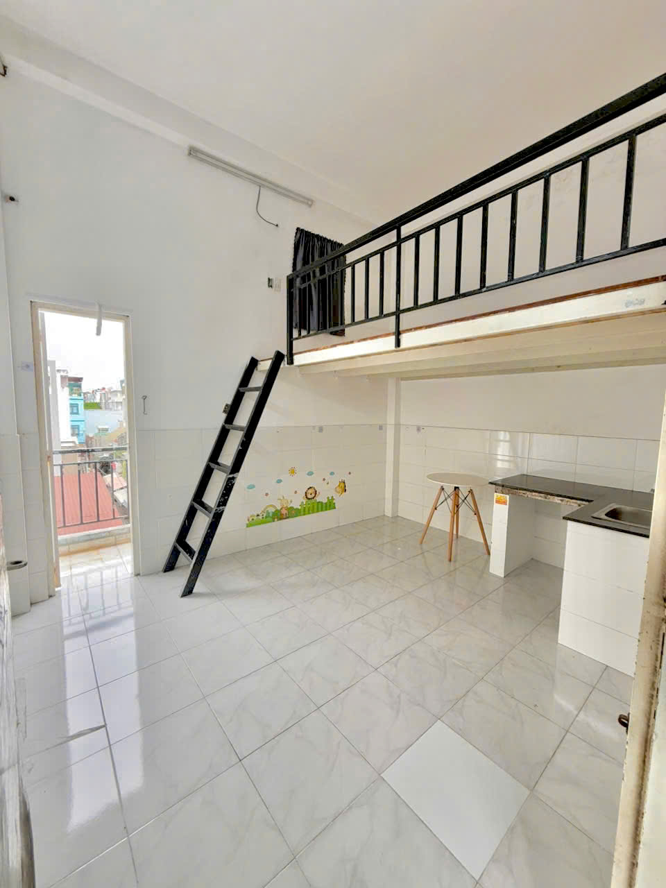 PHÒNG MEZZANINE BALCONY GIÁ TỐT
