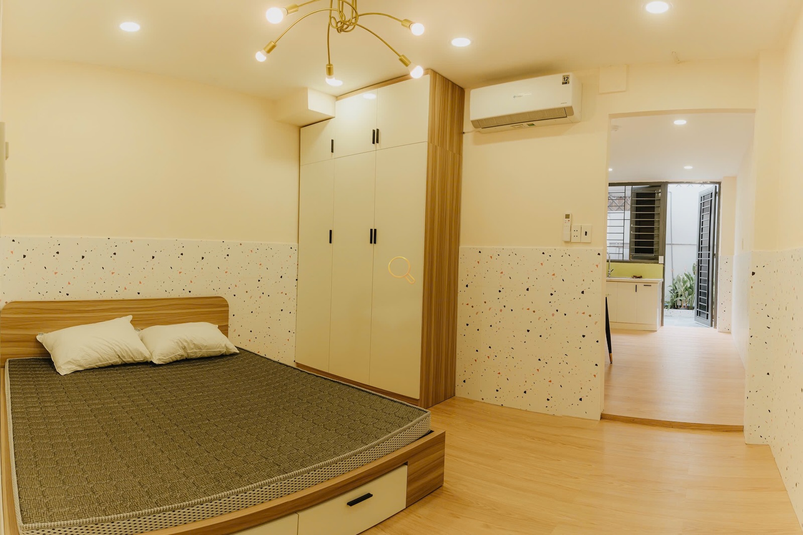 CĂN HỘ DỊCH VỤ FULL NỘI THẤT CÓ BAN CÔNG