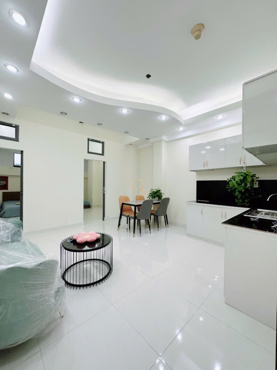 SERVICED APARTMENT FULLY FURNISHED WITH WINDOW