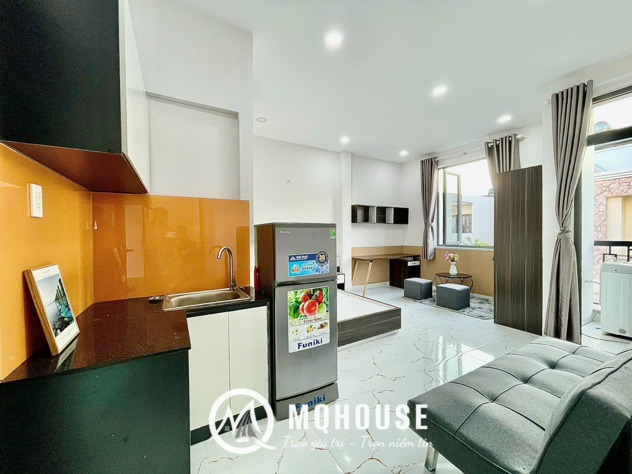 STUDIO FULLY FURNISHED BALCONY NGAY VƯỜN LÀI