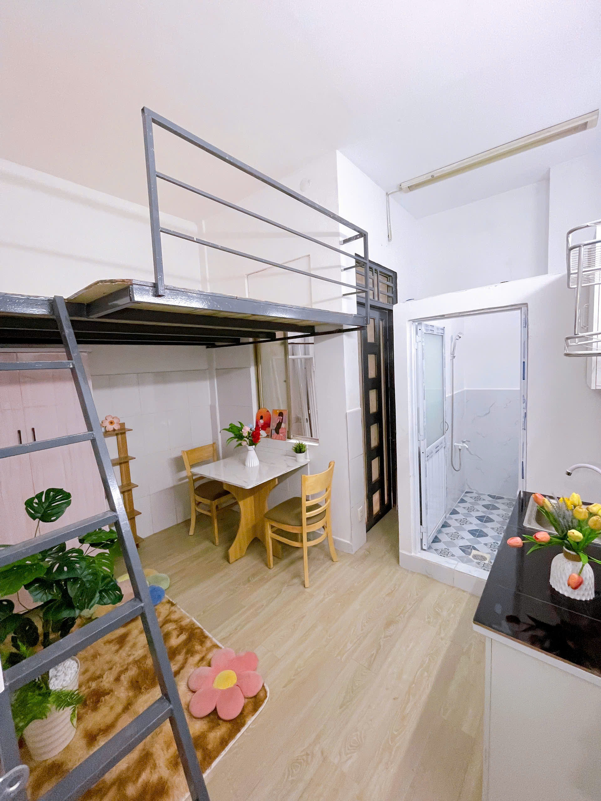 PHÒNG MEZZANINE WINDOW TRỜI NGAY VHU
