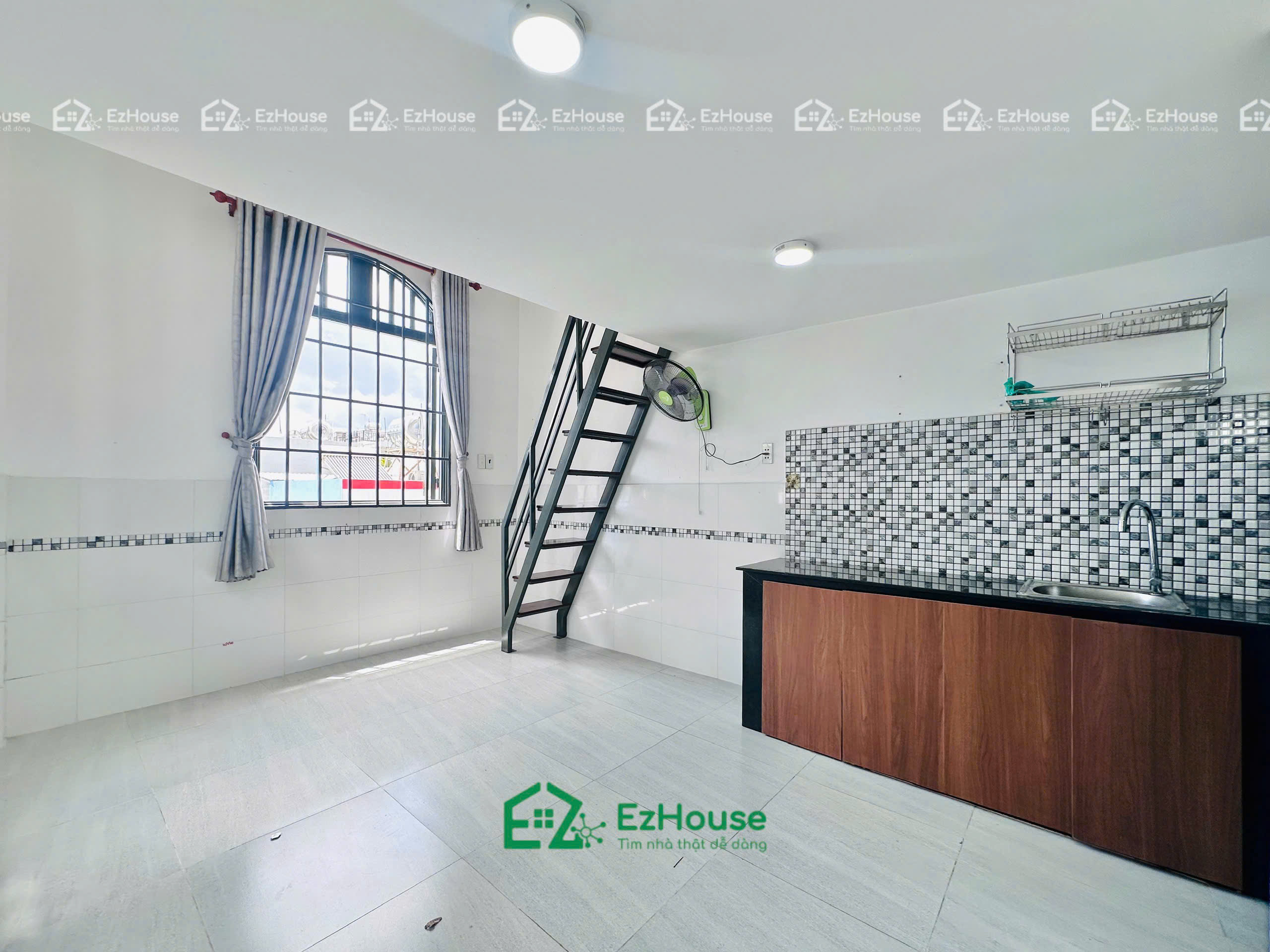 DUPLEX CƯA SỔ TRỜI NEAR VHU