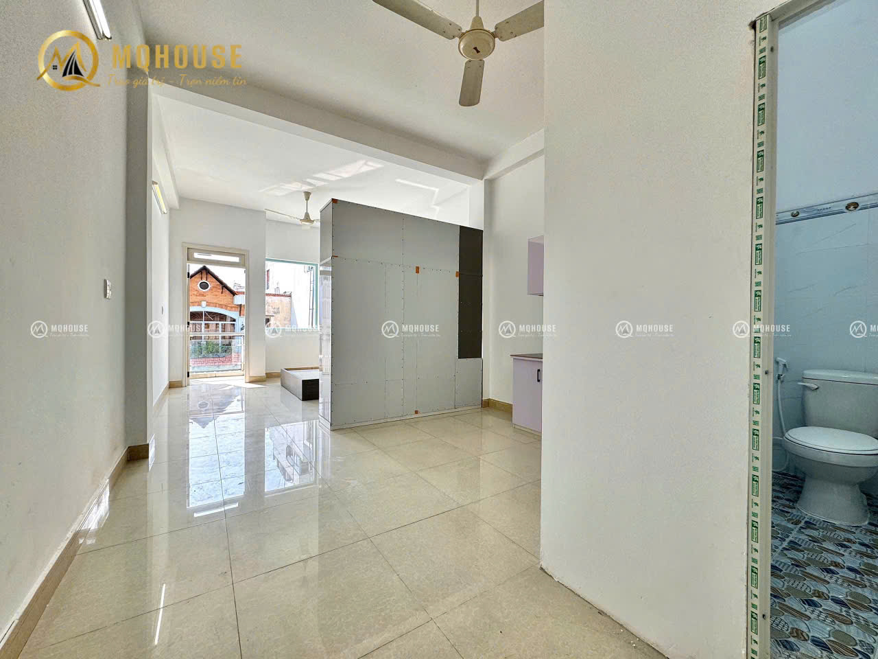 STUDIO BALCONY 40M2 NEAR VHU