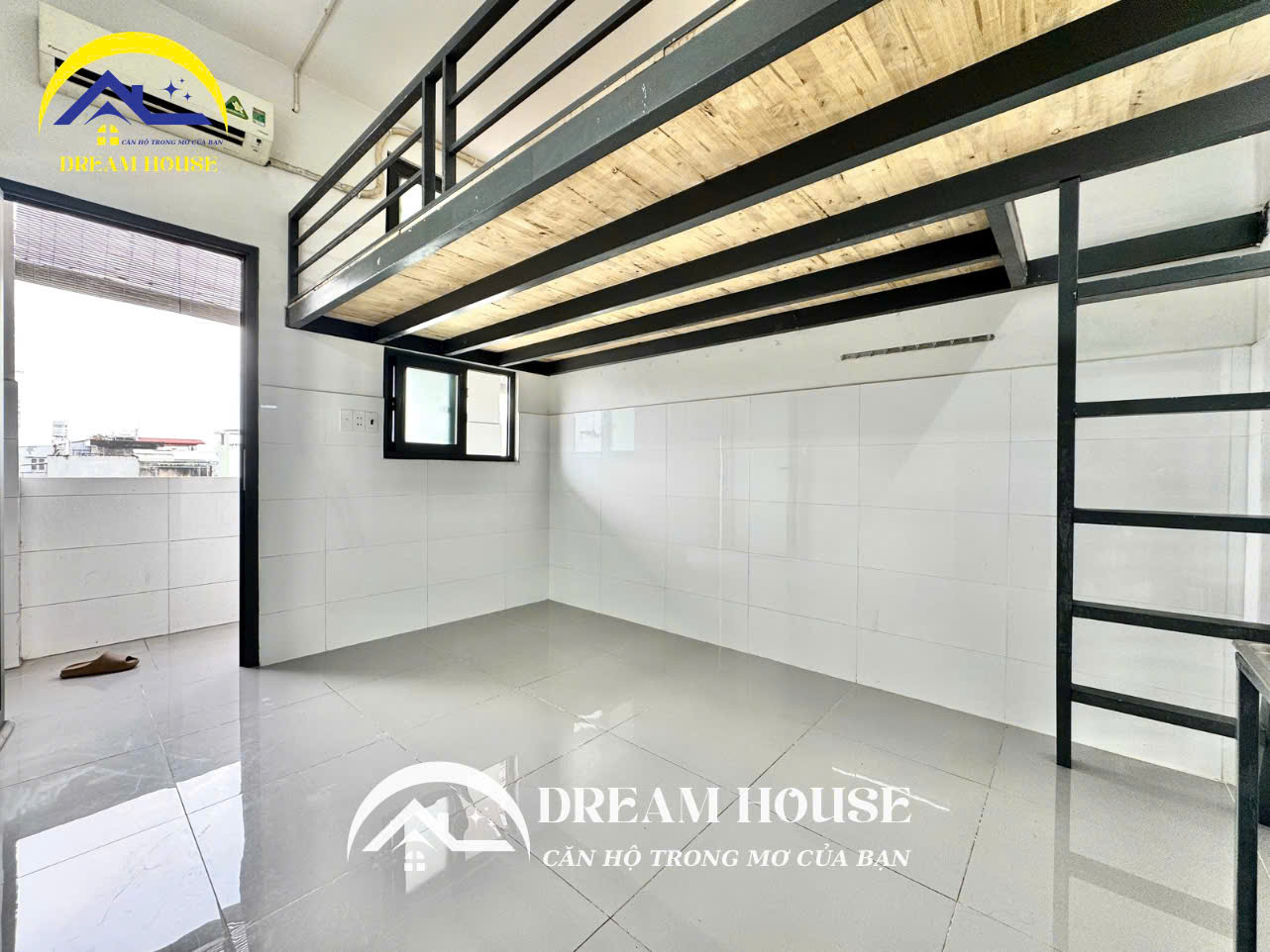 DUPLEX BALCONY GIỮA HUIT AND VHU