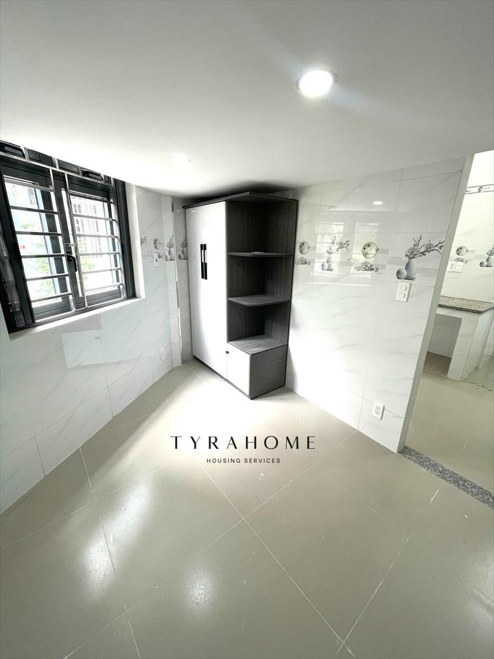 PHÒNG FULLY FURNISHED WITH BALCONY