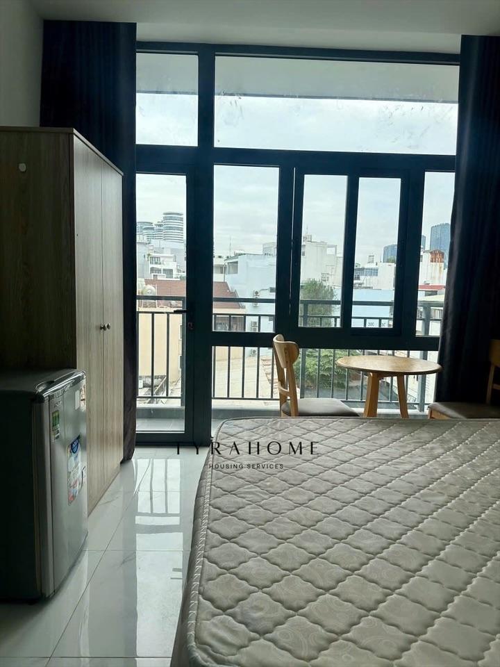 PHÒNG FULLY FURNISHED WITH BALCONY